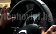 При отнемане на предимство Ауди полетя в река Новоселска