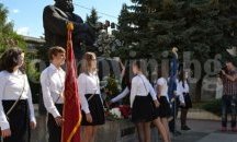 Рецитираха пред паметника на Димитър Благоев