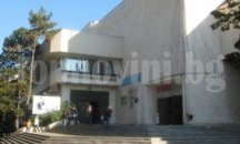 Гимназия „Райко Цончев“ в Добрич отбелязва патронния си празник с изложба и благотворителен търг