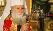 Неофит с поздравление към учителите преди утрешния събор