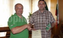 Национален фен клуб „Лудогорец“ благодари на кмета на Разград с плакет