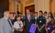 Участниците в похода „По стъпките на Ботевата чета“ посетиха парламента по покана на Цветан Цветанов