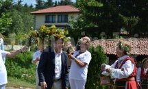 Корейски журналисти участваха в ритуал за Еньовден в Казанлък