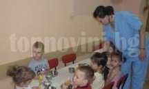 Медицинските сестри протестират пред Община Родопи
