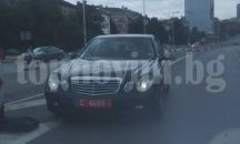 Кола на палестинския посланик кара в насрещното по бул. “Черни връх”