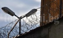 Надзирател в Бобов дол отива на съд за внасяне на неразрешени вещи