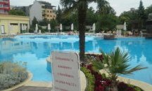 Дори глътка вода от басейн може да предизвика диария