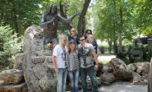 Аксел Руди Пел положи цветя на паметника на Рони Джемс Дио в Каварна