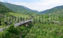 ТИР се преобърна край река Струма