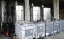 Нелегална винарна с десетки тонове алкохол откриха в Каблешково