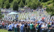 Хиляди почетоха паметта на жертвите от Сребреница