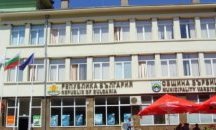 Кметът на Върбица стяга подаръци за християните от общината