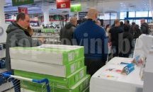 Верига за техника заблуждавала клиентите си с подаръчни ваучери, глобиха я