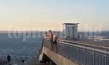Забранени и опасни скокове от Моста в Бургас изпълняваха двама руснаци (видео)