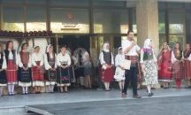 Автентични национални носии показаха на етноревю в Разград
