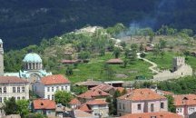 С поставяне на огради продължава социализацията на крепостта Трапезица