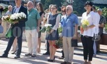 Рецитал и цветя за Вапцаров