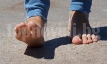 Оттеглиха предложението за глоби за ходещите голи и боси в Бургас