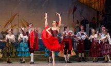 Играят балета „Дон Кихот” на откритата сцена на плажа на „Двореца” в Балчик
