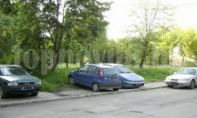 Погват колите от зелените площи и тротоари в Търговище