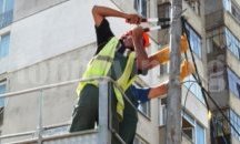 Режат незаконните кабели от нови две улици в центъра на Шумен