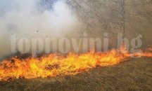 Пожар гори край магистрала „Тракия” до Чирпан