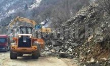 Продължава премахването на скали по пътя за Нареченски бани