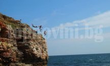 Организират масово скачане от скалите край Тюленово