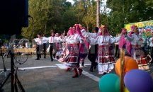 Капанският ансамбъл бе гост на Празника на динята в шуменското село Салманово