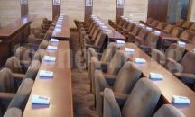Празна зала на обществевното обсъждане на дългосрочния дълг в Добрич