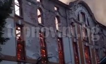 Пожарът се разраства, един тютюнев склад изгоря напълно в Пловдив