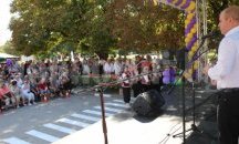 450 участника се включиха във фолклорния фестивал "Сандрово пее и танцува"