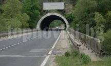 Верижна катастрофа затвори тунела при Железница