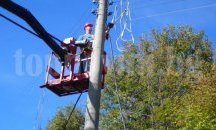 Обновяват електроразпределителната мрежа в Суворово