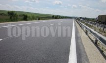 Влекач се обърна в канавка на АМ "Хемус"