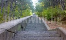 Лед лампи осветявят вече стъпалата към Паметника в Шумен
