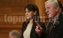 Радев изпълнява инструкции, смята Михов
