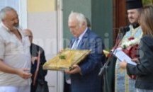 Д-р Гечев получи наградата на Павел баня