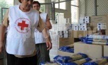 Раздават хранителни пакети на социално слаби