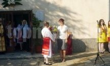 Министър Захариева открива учебната година в Сливенския затвор, кметът в СУ „Йордан Йовков“