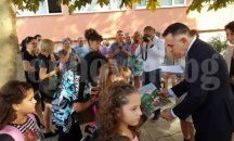 Кметът подари книжка на всеки първокласник в Сливен