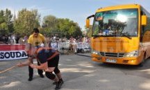 Силоваци теглиха автобус с деца в Димитровград