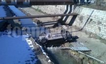 2 коли паднаха в реки в Пловдивско