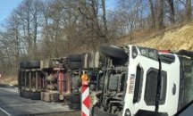 Товарен автомобил се преобърна на магистрала „Тракия“, друг катастрофира между Черноморец и Созопол