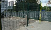 Площадката за скейборд в кв.“Колю Фичето“ вече е с ограда.