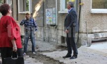 Граждани се оплакаха на кмета от разкопани тротоари в Плевен