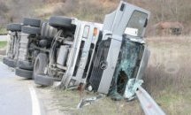 Шофьор на ТИР загина на място при катастрофа край Кочмар