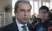 Пламен Орешарски чака 50 минути, за да гласува