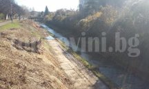 Община Разград извършва основно почистване на поречието на река Бели Лом