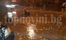 Засипват пропаднали участъци на бул. „Панайот Хитов“, асфалтиране на по-късен етап